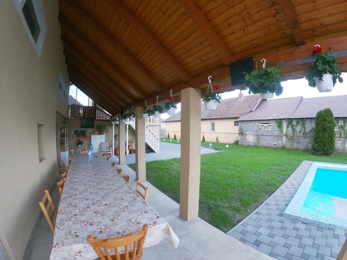 Casa Sannicolau Bed & Breakfast Sînnicolau Mare Exterior photo